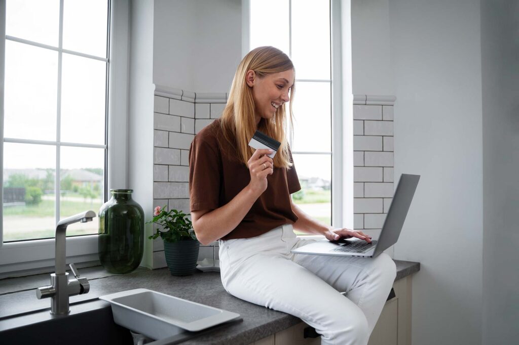 femme-independante-financiere-achetant-une-nouvelle-maison